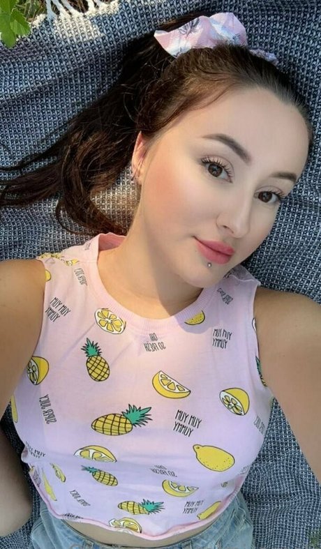 solo aux gros seins uniquementfans sexy érotique collection