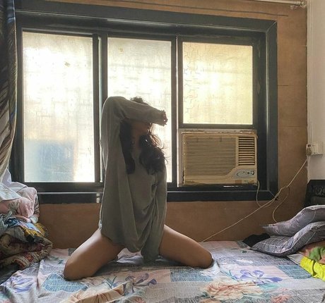 Bhavika Katariya étoile adulte image