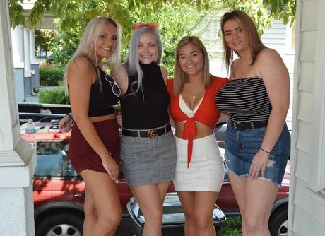 Mackenzie J star du porno adulte des photos