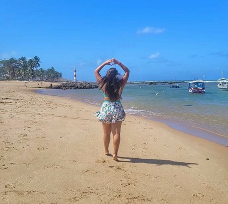 Thais Nakaguma modèle hd photos