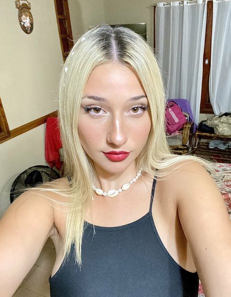 Yami Sanchez actrice de nus des photos