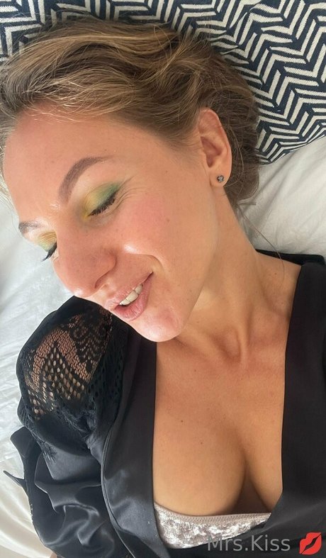 joi uniquementfans nu sympa galeries