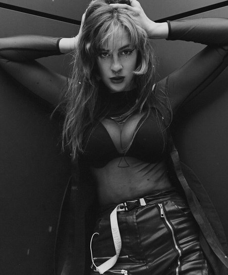 Tati Bruening étoile gratuite collection