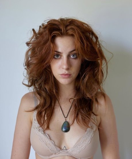 Tati Bruening actrice hd img