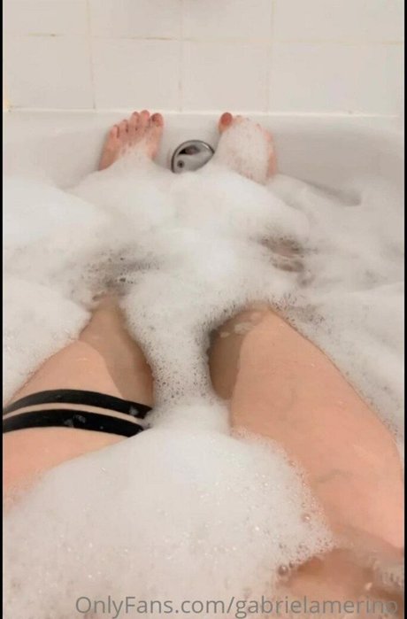 Gabriela Merino haut modèle galeries