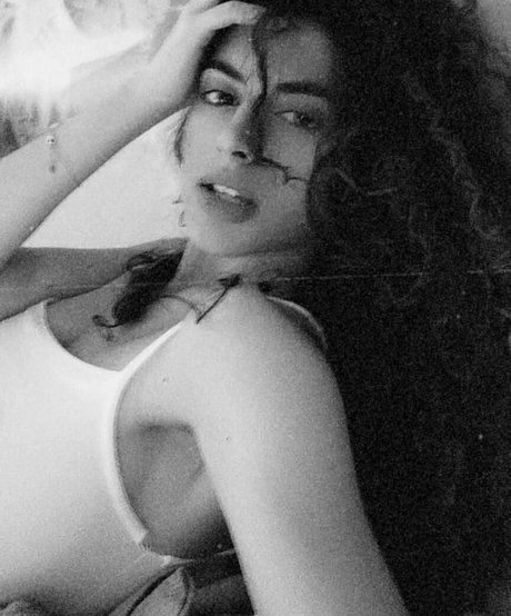 Martina Miticocchio sexe de star du porno image