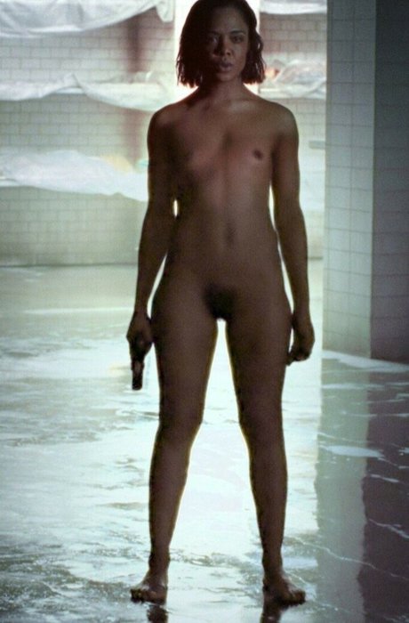 Full Frontal Nudity modèle artistique photo