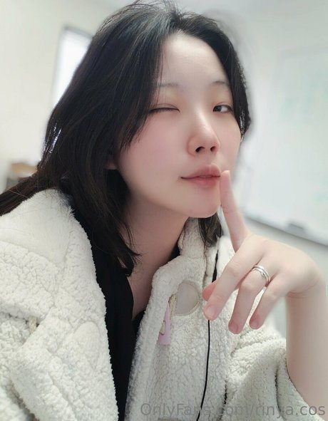 rinya cos modèle artistique galeries