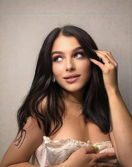 mee zee modèle sexy galeries