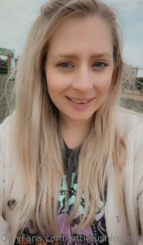 lottielushlovesfree star pornographique images