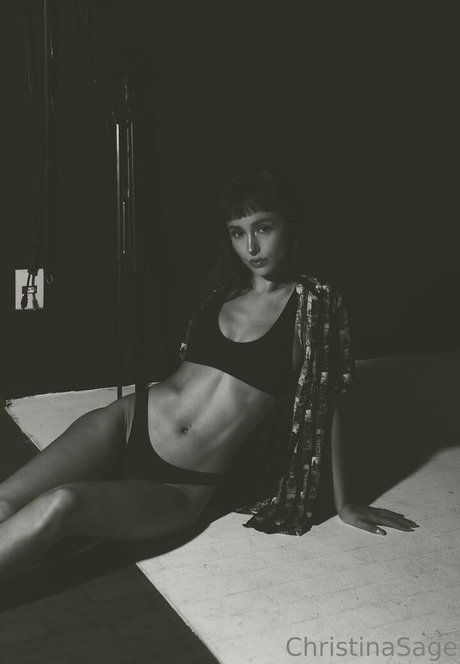 christinasage nus star du porno image