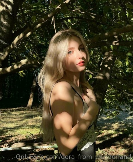 alice from wonderlandd actrice photos