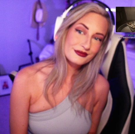 BasicWitGirl actrice des photos