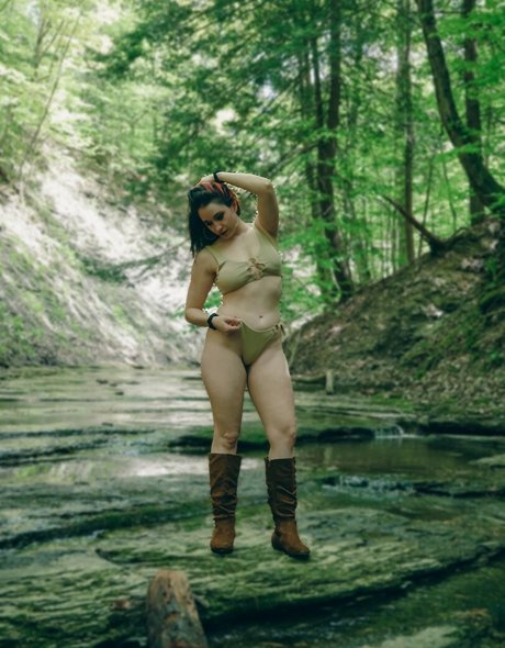 SunfyreTv actrice sexy image