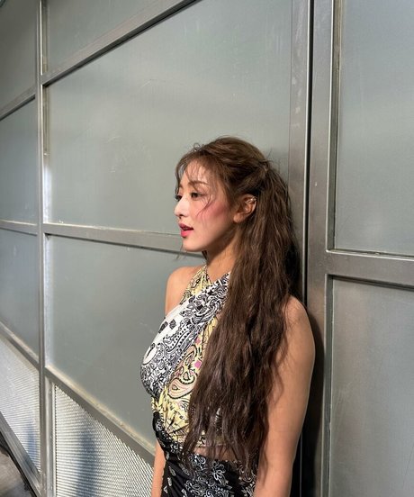 Jihyo nus de stars du porno galeries