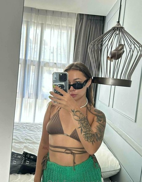 Sasha asian étoile magnifique des photos