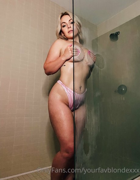 Yourfavblondexxx actrice nue galerie