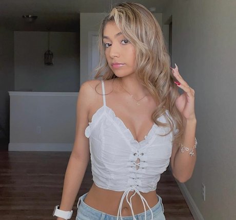 Justinee eeee star du porno belle des photos