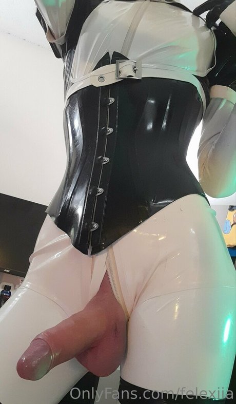 gros seins ébène onlyfans haut sexy archive