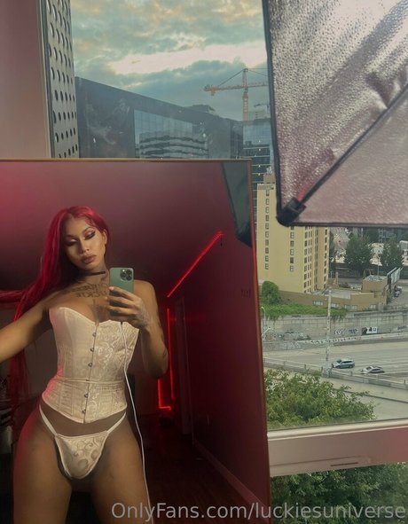 luckiesuniverse actrice de grande qualité img