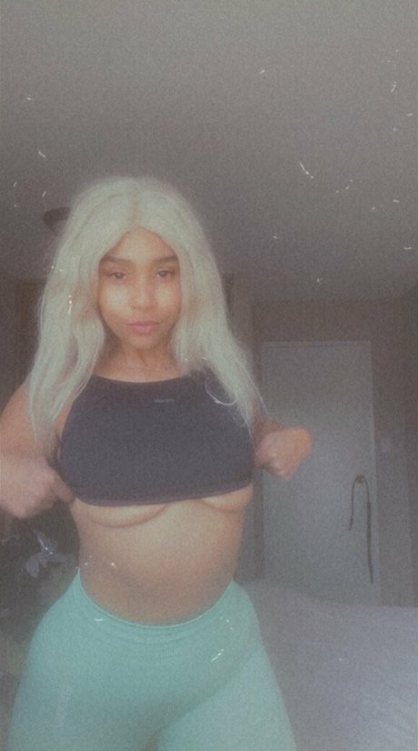 chatte dégoulinante et humide onlyfans haut por img