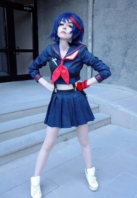 Anzujaamu modèle porno des photos