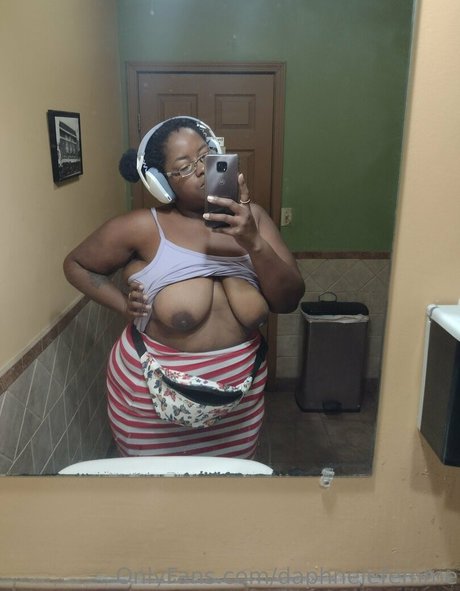 daphnelefemme modèle pornographique archive