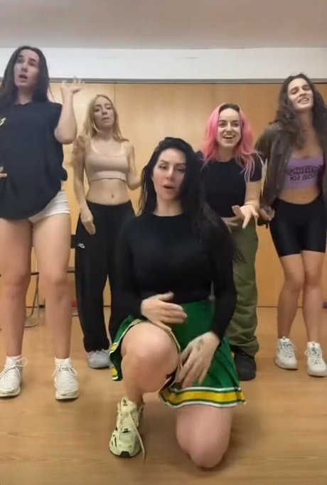 milf blonde aux courbes onlyfans sexy images