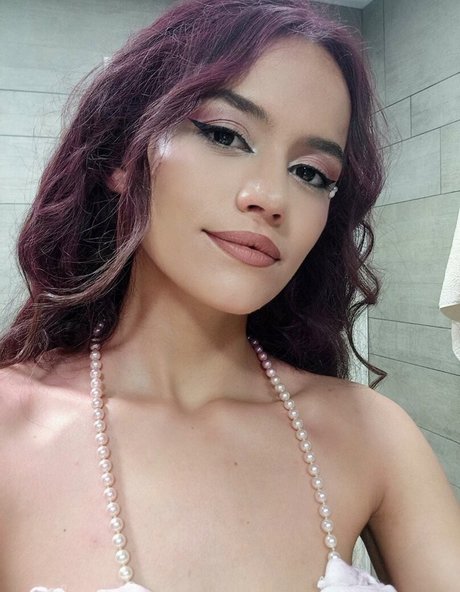 Arlequin ASMR actrice sexy photos