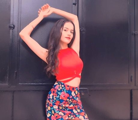 Arlequin ASMR belle actrice image