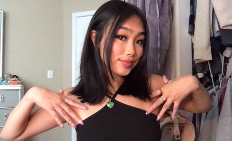 solo aux gros seins uniquementfans xxx sexy image