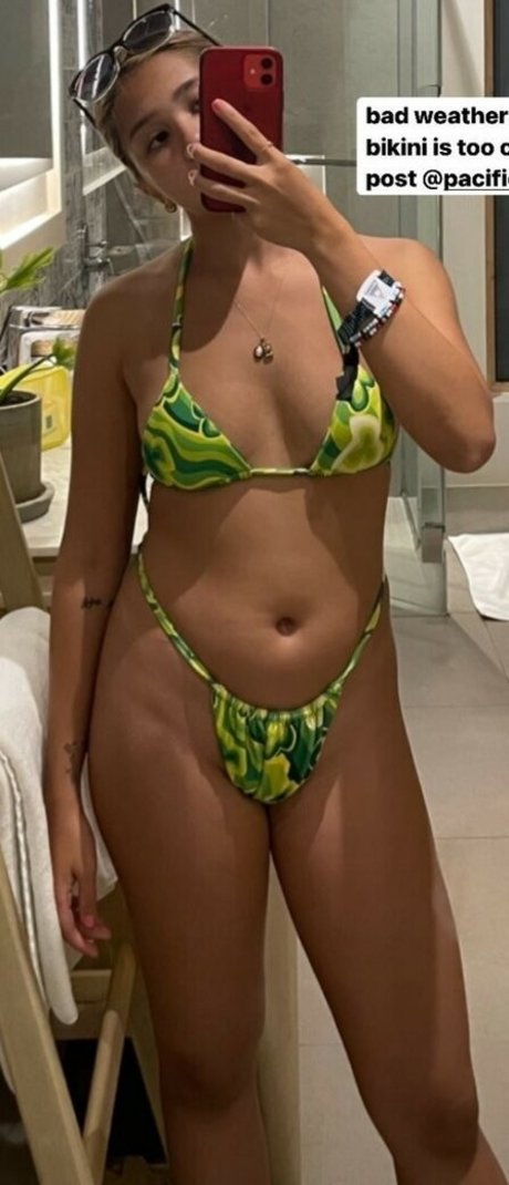 déshabillage onlyfans nu chaud archive