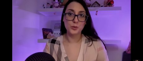 ASMR Alysaa modèle hd des photos