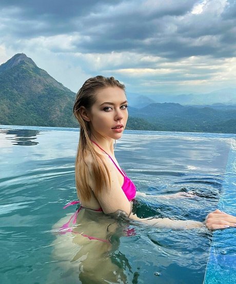 Molchan Anastasiya modèle de sexe img