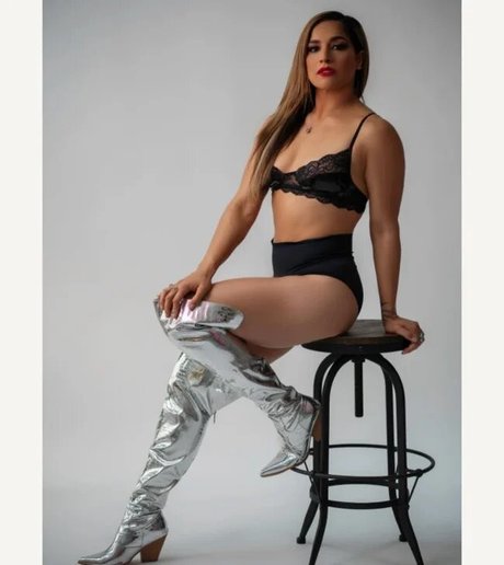 Raquel Rodriguez modèle xxx collection