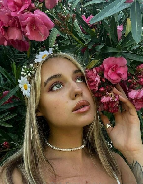 vvanessa v top star photo