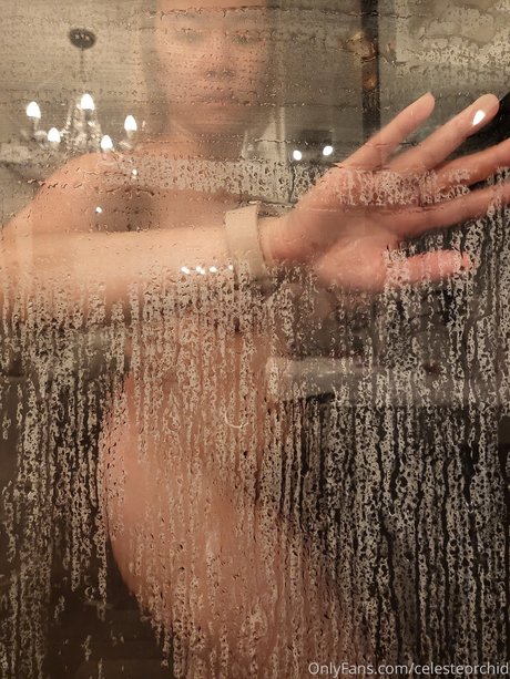 jeunes nus onlyfans haut érotique archive