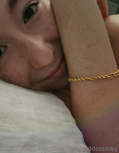 GoddessZoey actrice nue des photos