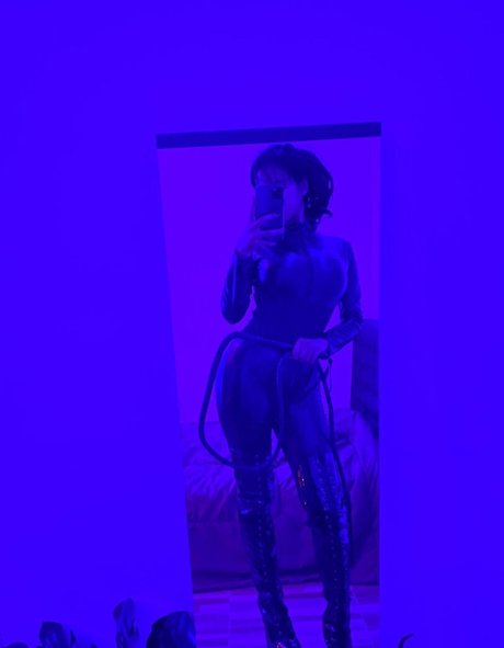 Siskaeee ofc actrice chaude des photos