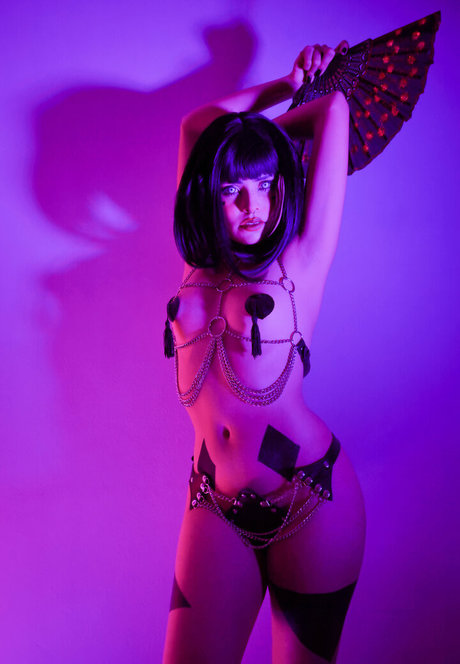 Cyberpunkgirl étoile nue photo