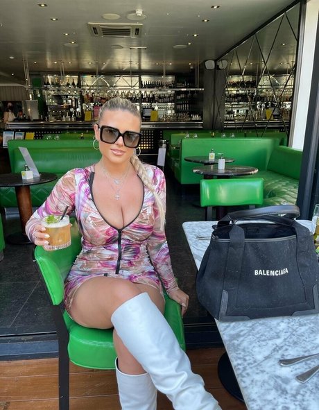 Apollonia Llewellyn mannequin galerie