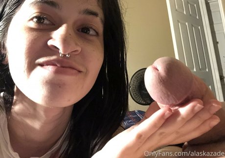 Alaska Zade modèle artistique galerie