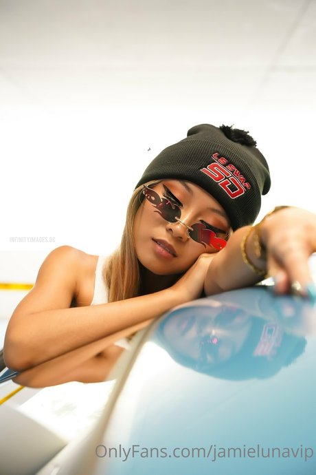 Adventuresof RxB belle actrice photo