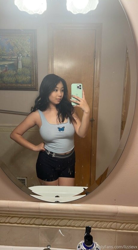 Lizzievx étoile nue images