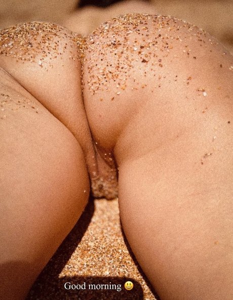 Elena Ptena modèle de haute qualité image