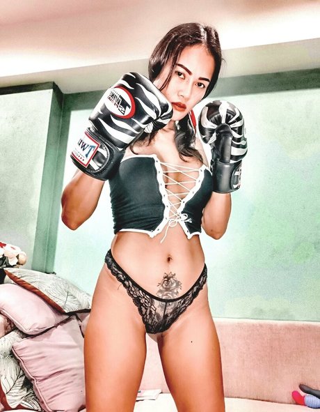 Yourgoldfish star pornographique des photos