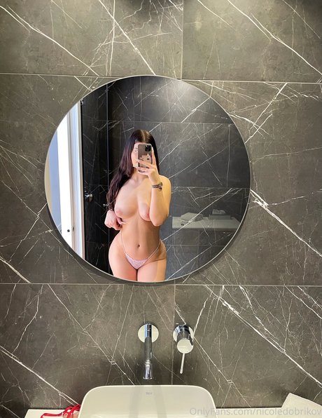 Nicole Dobrikov art modèle photo