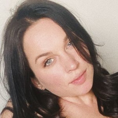 Adr3y_ star érotique photo