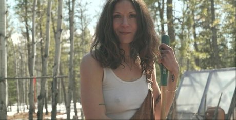 Under The Pines star exclusive galerie