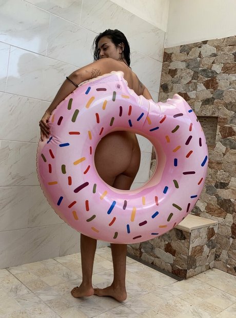 escobutt actrice sexy images